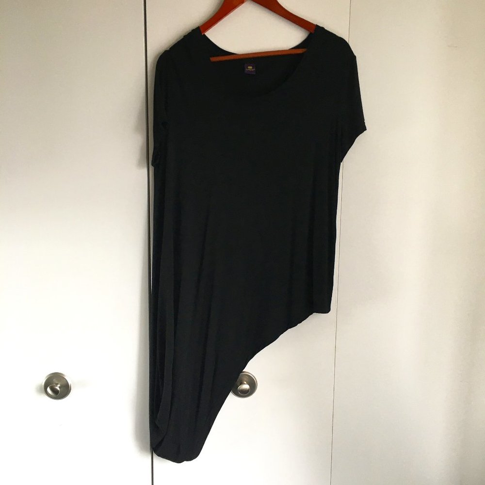 UR FEELING Dramatic Asymmetrical Hem Tee